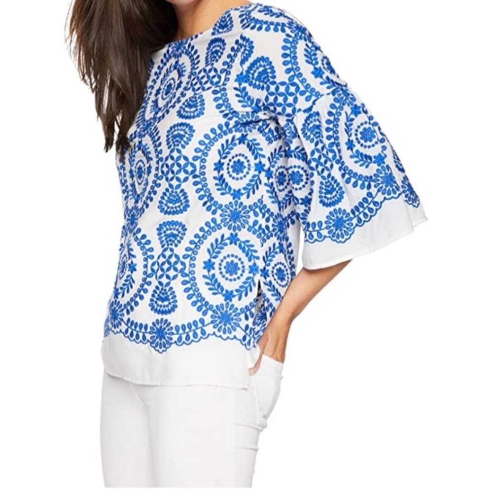 Karen Kane Medallion Top